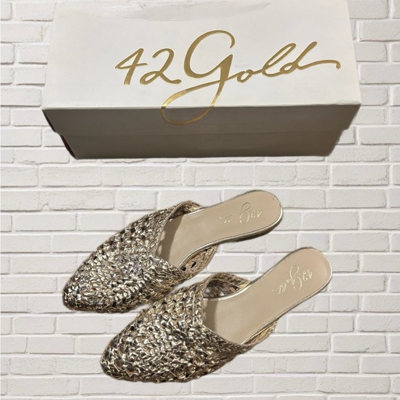 42 Gold Charmed Woven Metallic Gold Leather Mules Flats Slides Size 7 With Box - Picture 4 of 6